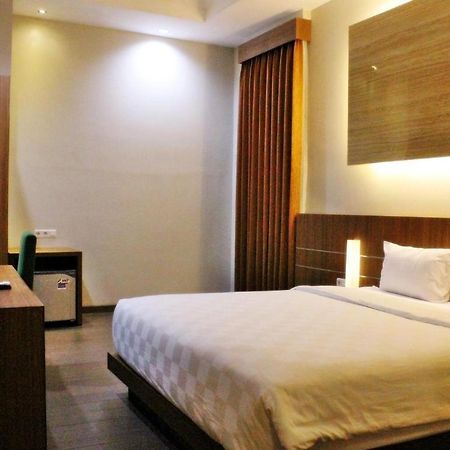 Lotus Hotel Subang Exterior photo