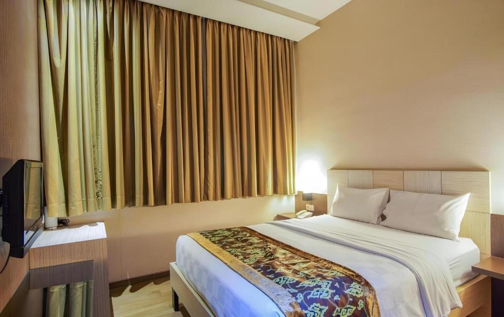 Lotus Hotel Subang Exterior photo