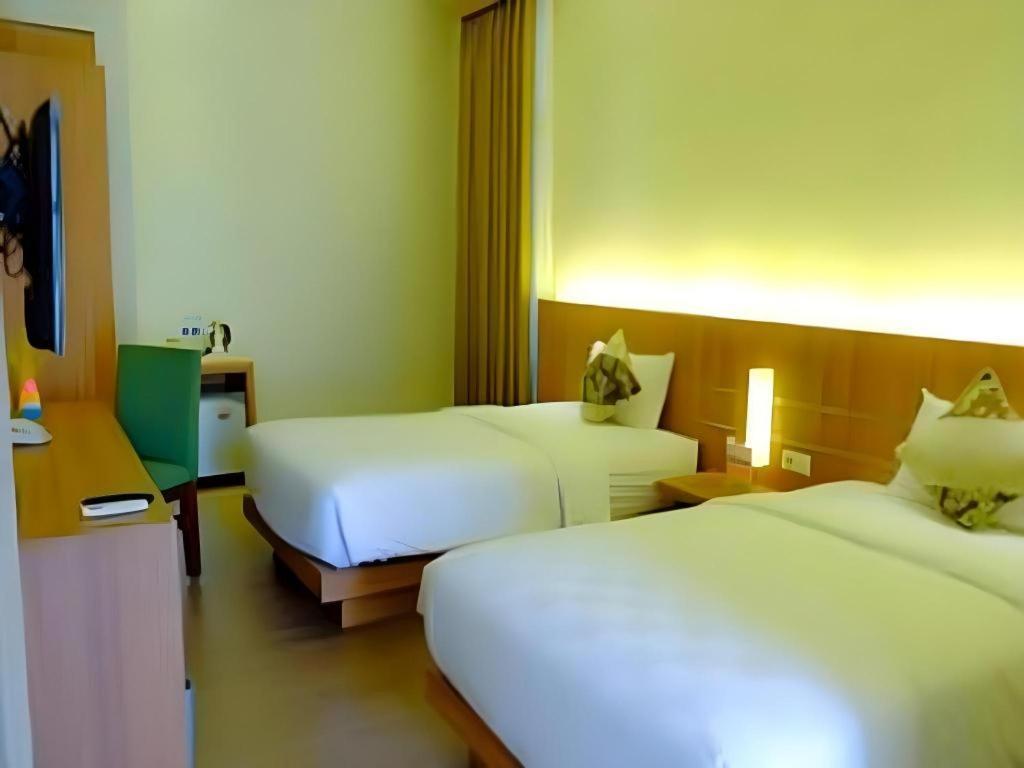 Lotus Hotel Subang Exterior photo