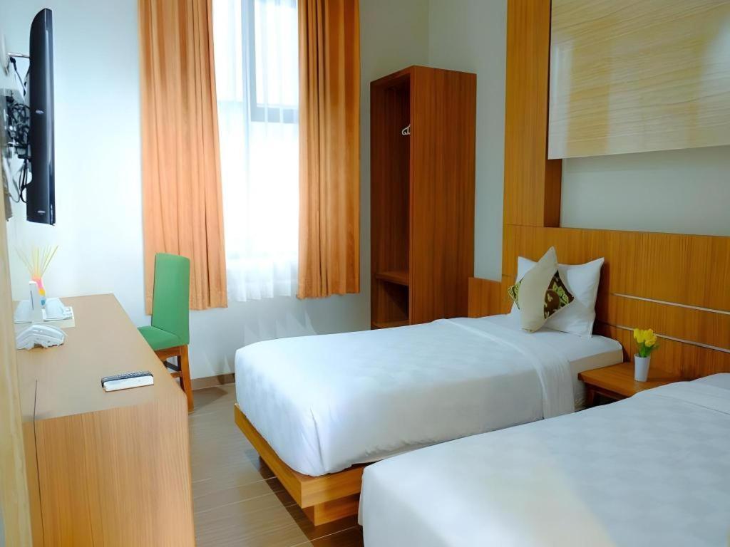 Lotus Hotel Subang Exterior photo