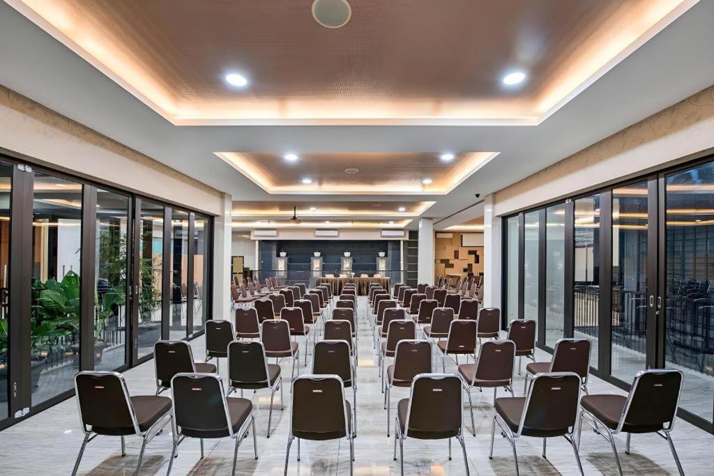Lotus Hotel Subang Exterior photo