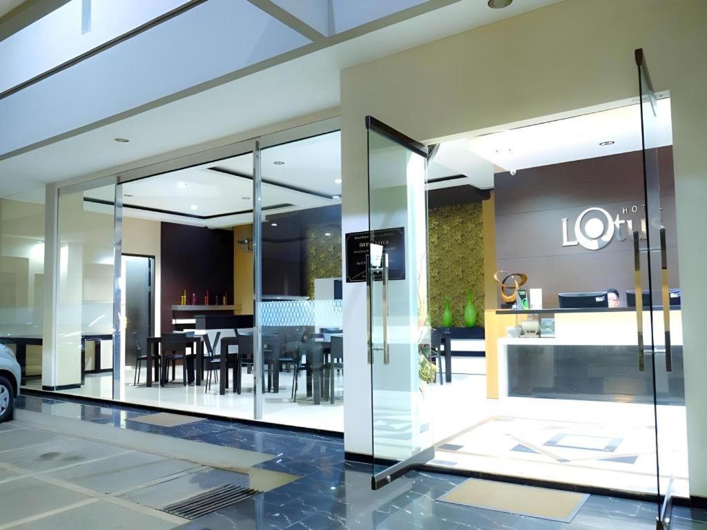 Lotus Hotel Subang Exterior photo