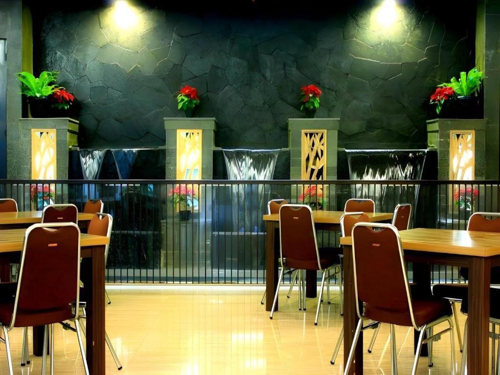 Lotus Hotel Subang Exterior photo