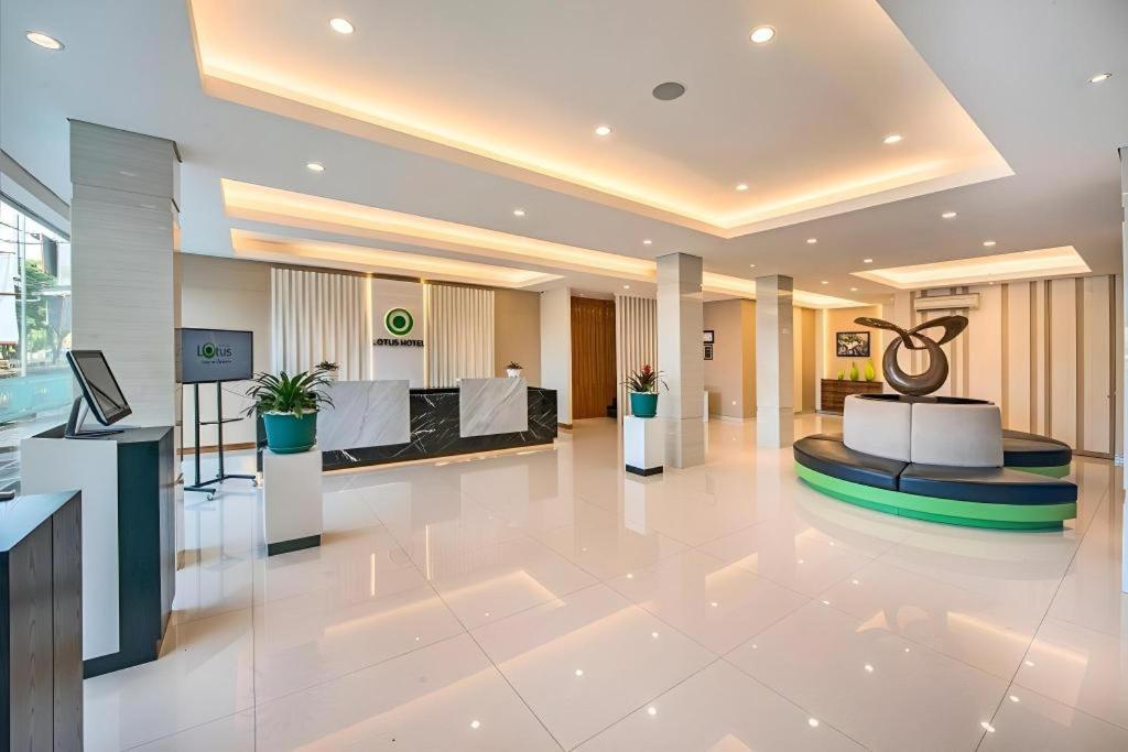 Lotus Hotel Subang Exterior photo